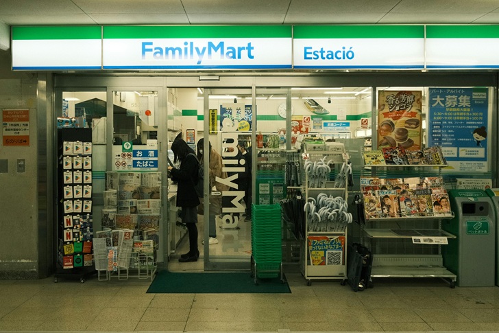 ファミリーマート 東心斎橋店